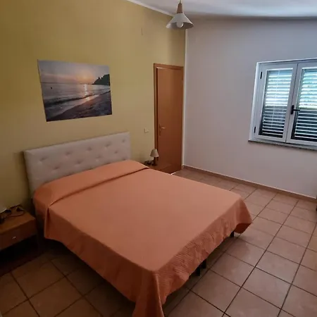 Orange Willa Capo Vaticano